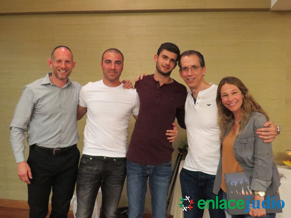 Rabbi Levine and attendees at the event in Mexico